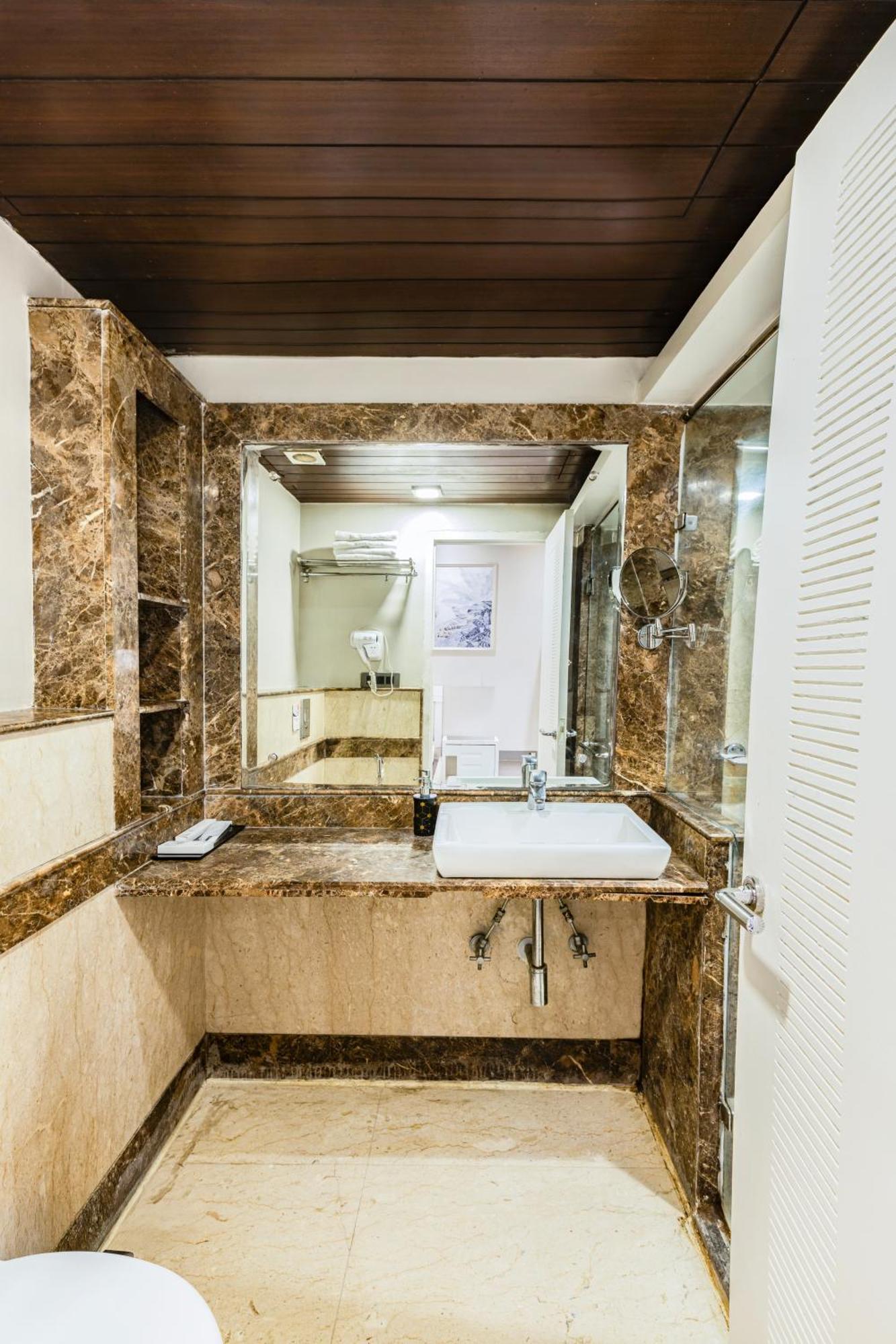 Skon Boutique By Orion Hotels New Delhi Buitenkant foto