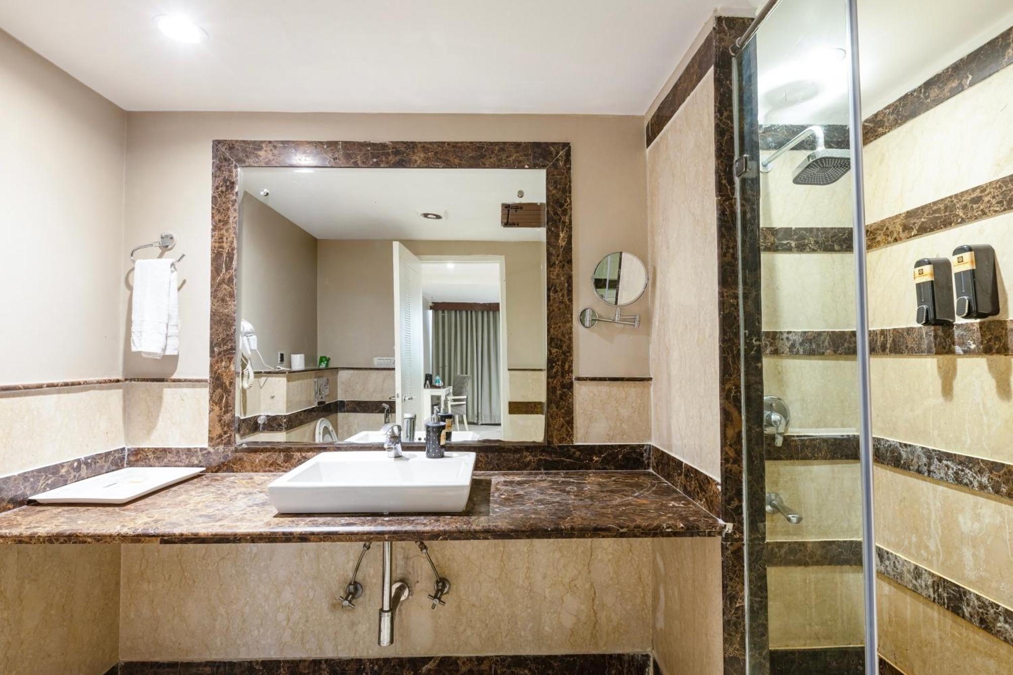 Skon Boutique By Orion Hotels New Delhi Buitenkant foto